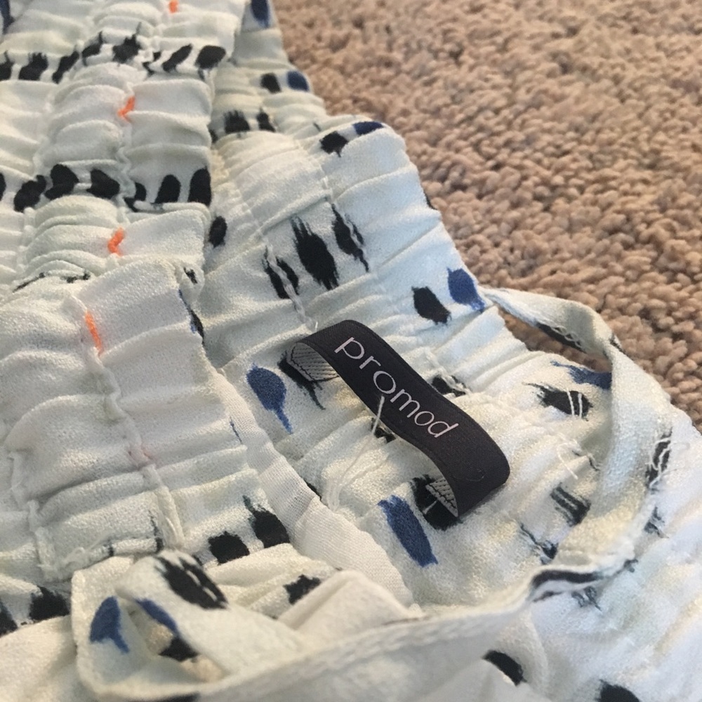 I am selling a promod skirt🌺